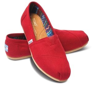 TOMS women’s classic red canvas size 6.5